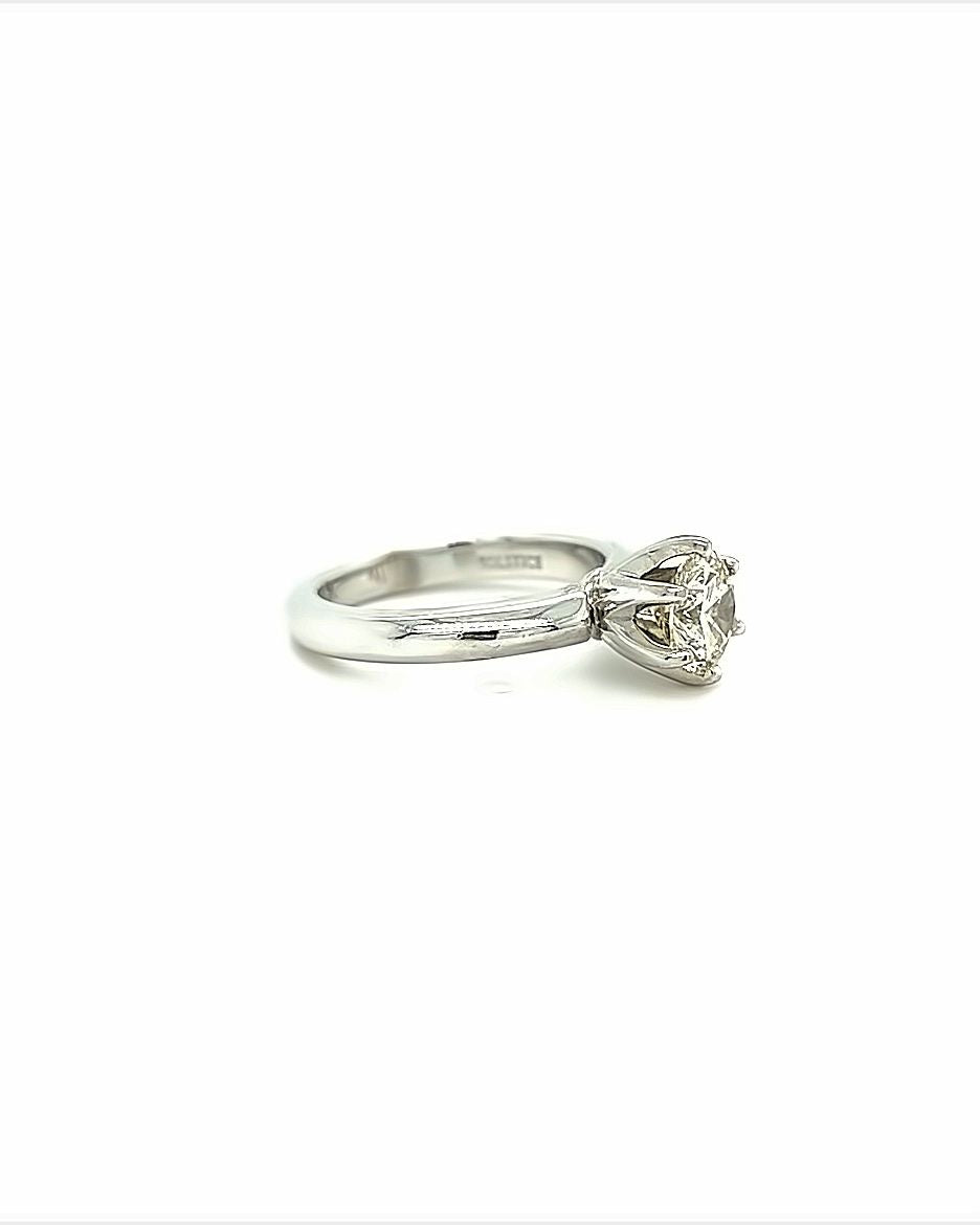 DIAMOND SOLITAIRE ENGAGEMENT RING