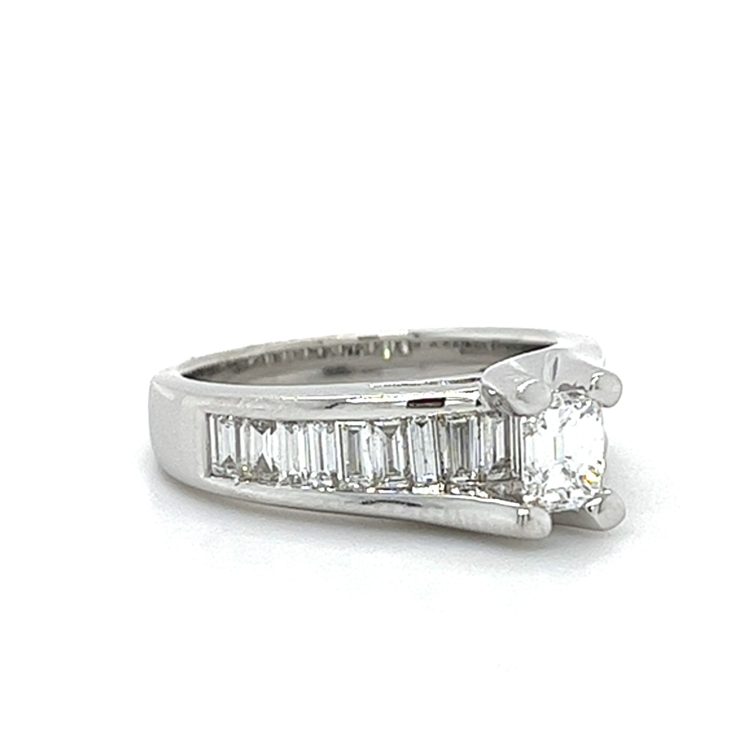 14 KT WHITE GOLD GORGEOUS PRINCESS DIAMOND ENGAGEMENT RING - 2.38 CT
