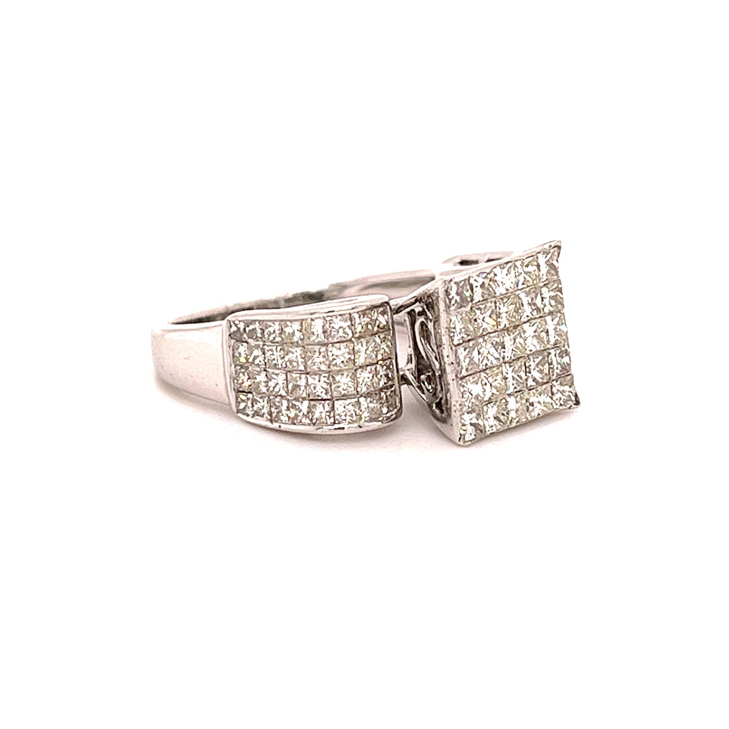 INVISIBLE STYLE DIAMOND ENGAGEMENT RING