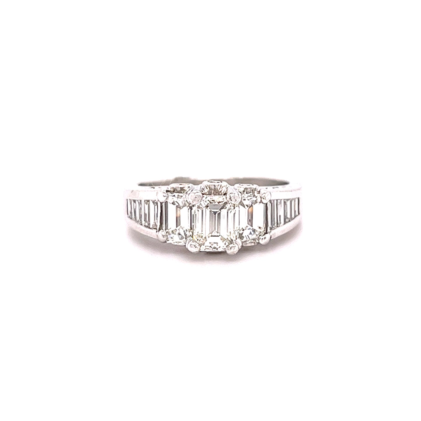 PLATINUM - EMERALD DIAMOND RING - 2.57 CT