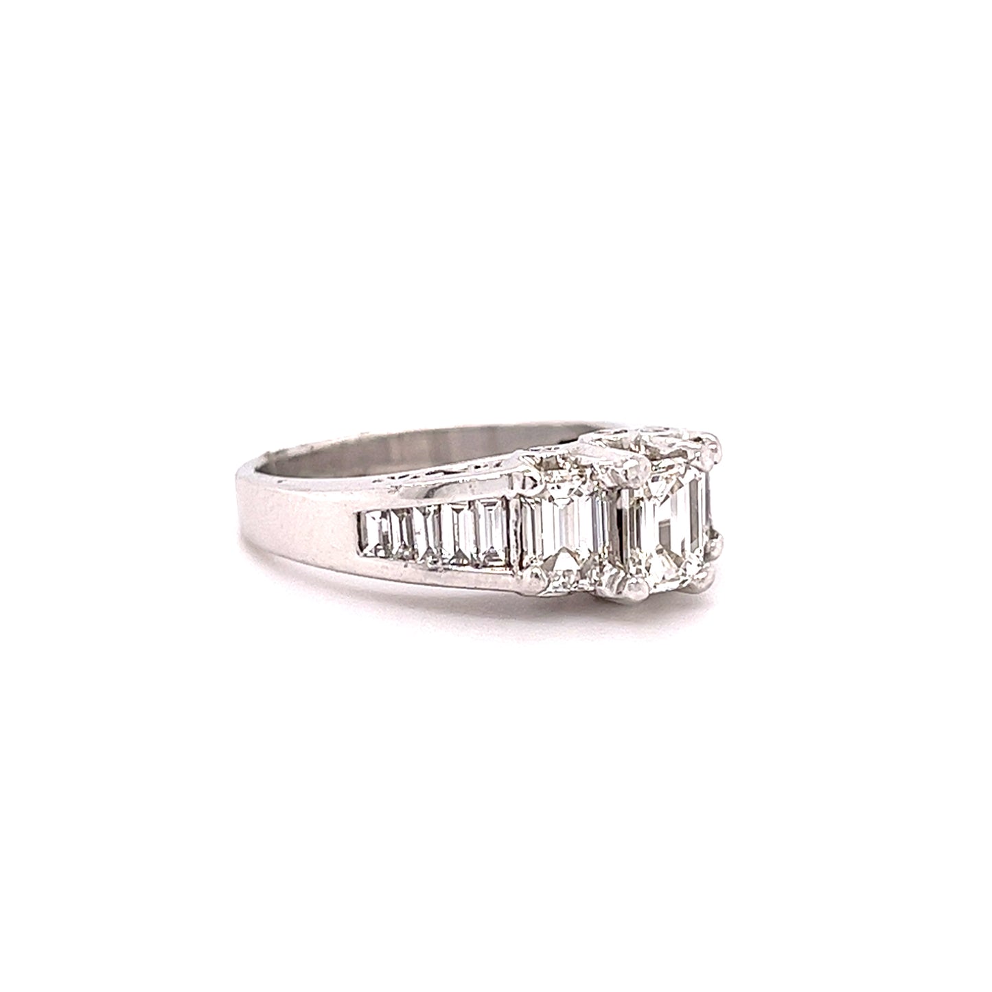 PLATINUM - EMERALD DIAMOND RING - 2.57 CT