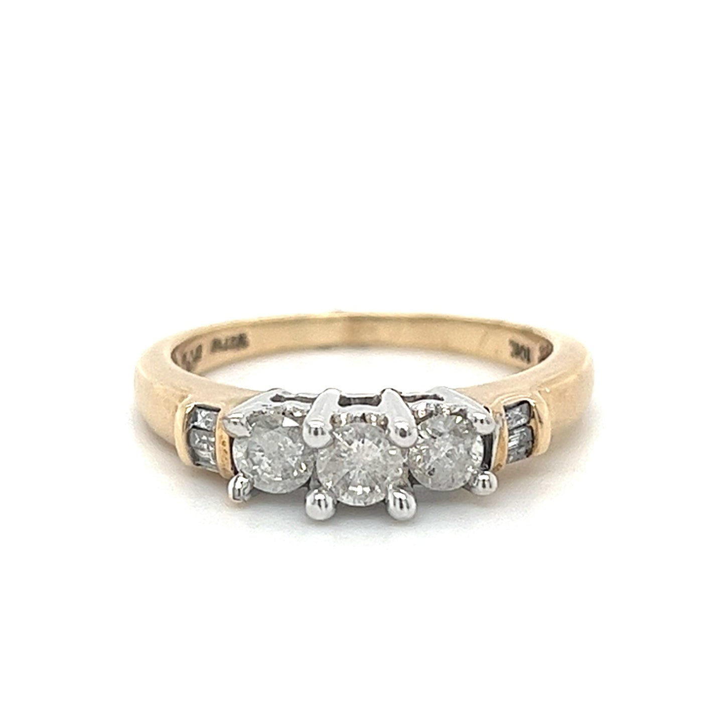 10KT YELLOW GOLD 3 DIAMOND LADIES RING