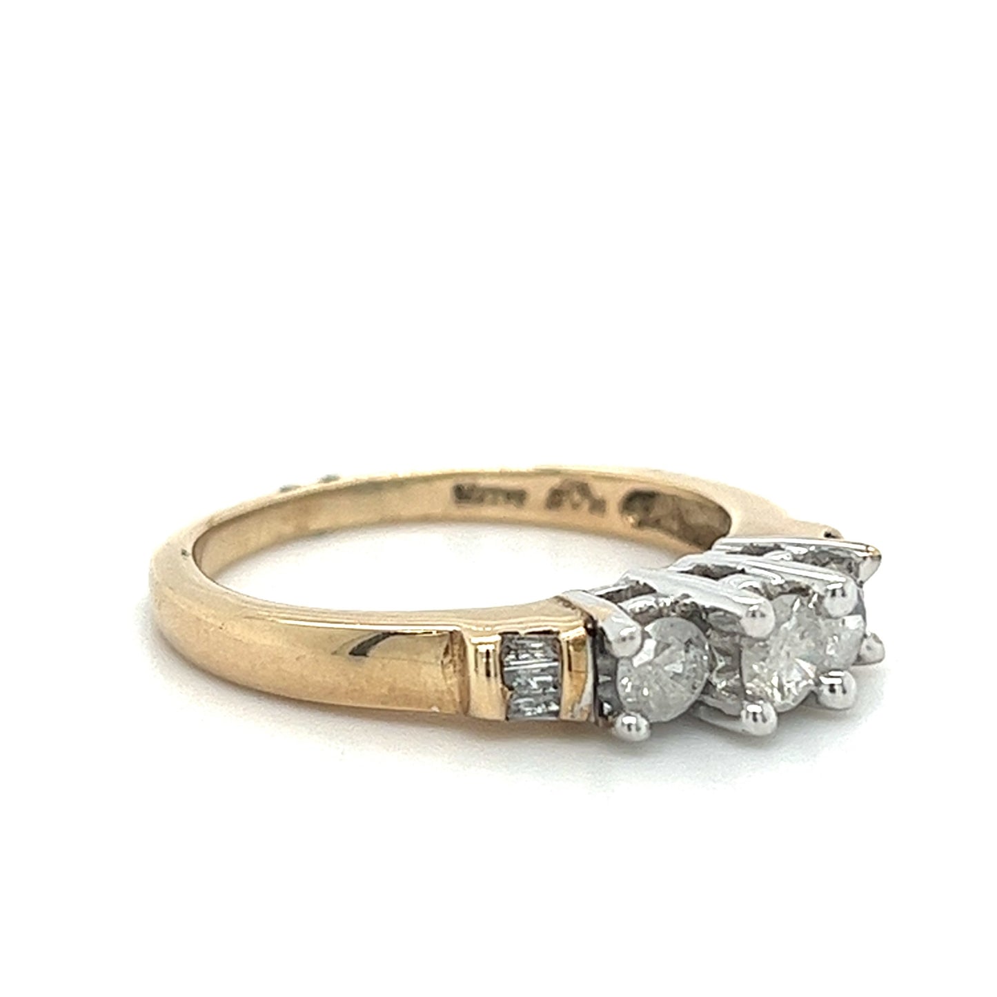 10KT YELLOW GOLD 3 DIAMOND LADIES RING