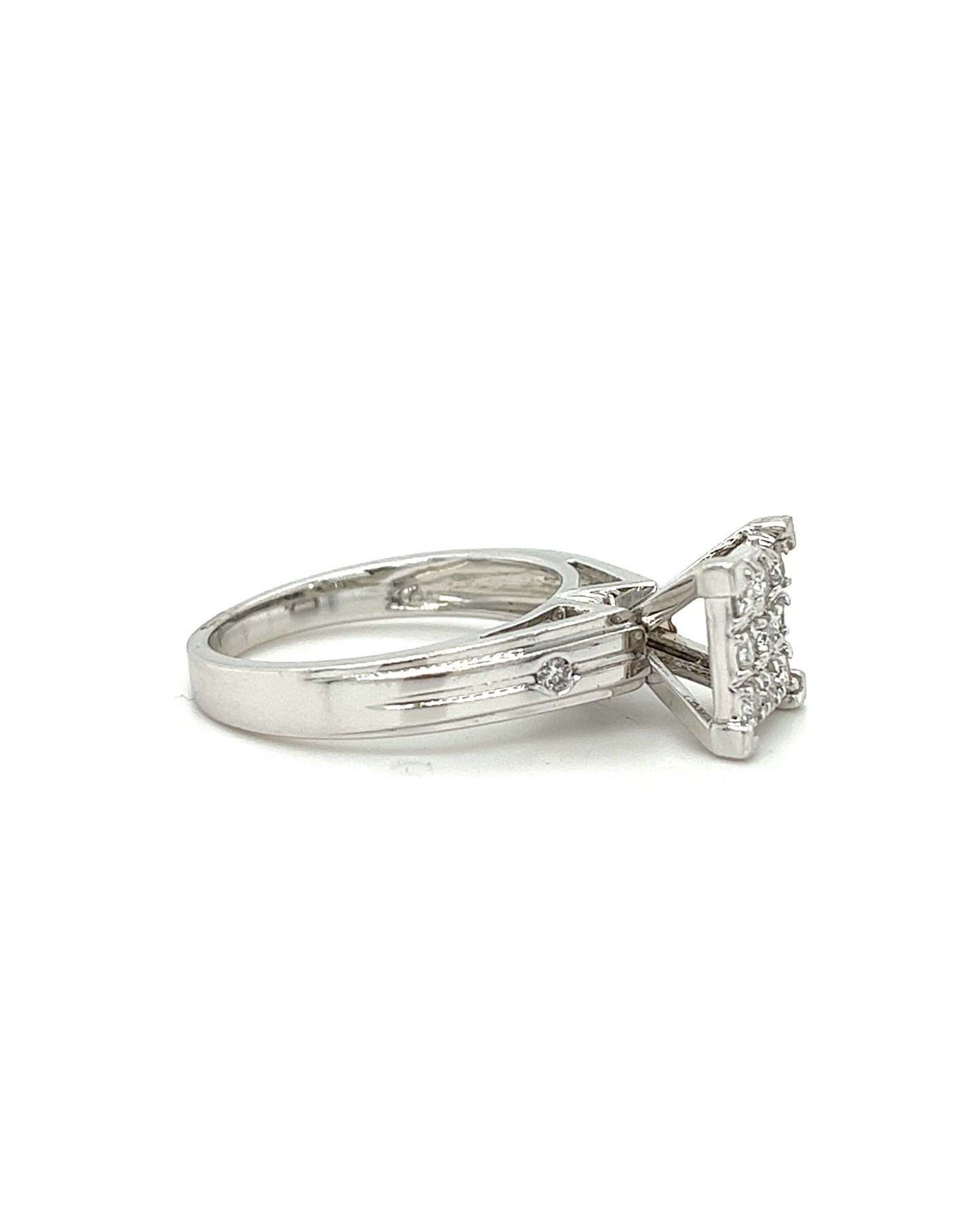 14KT WHITE GOLD DIAMOND ENGAGEMENT RING