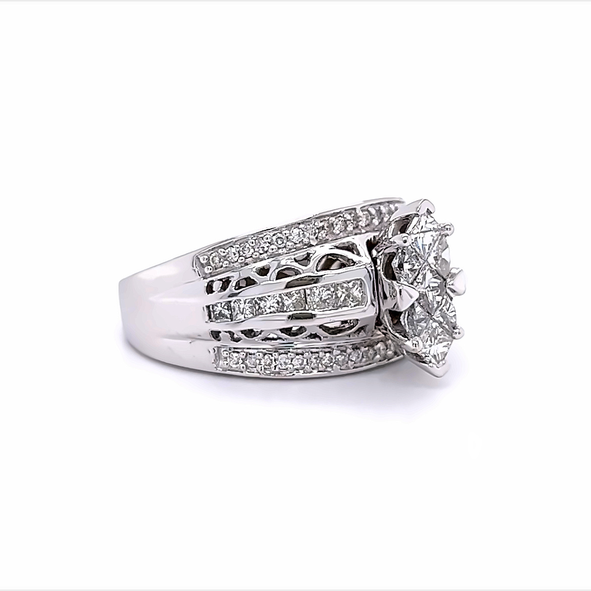 14KT WHITE GOLD BRILLIANT DIAMOND ENGAGEMENT RING