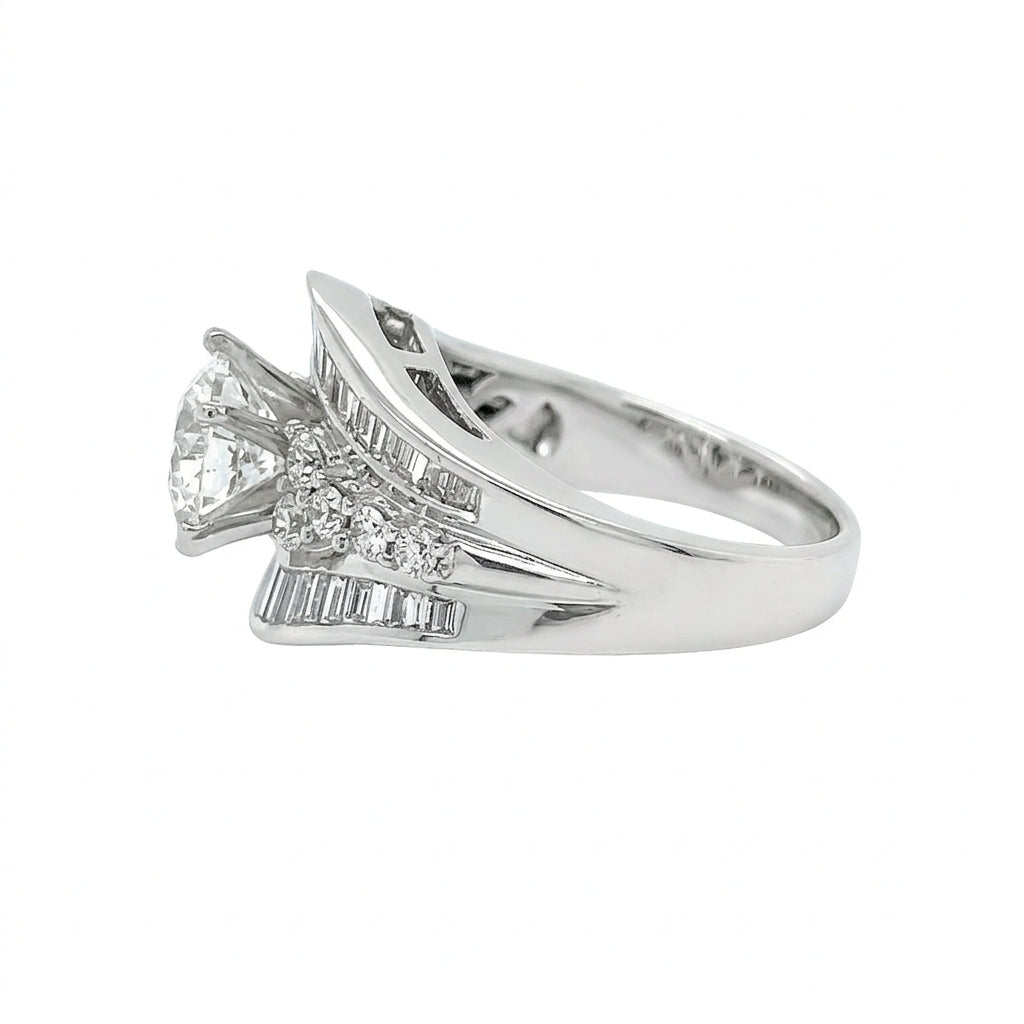 18KT WHITE GOLD ROUND AND BAGUETTE ENGAGEMENT RING