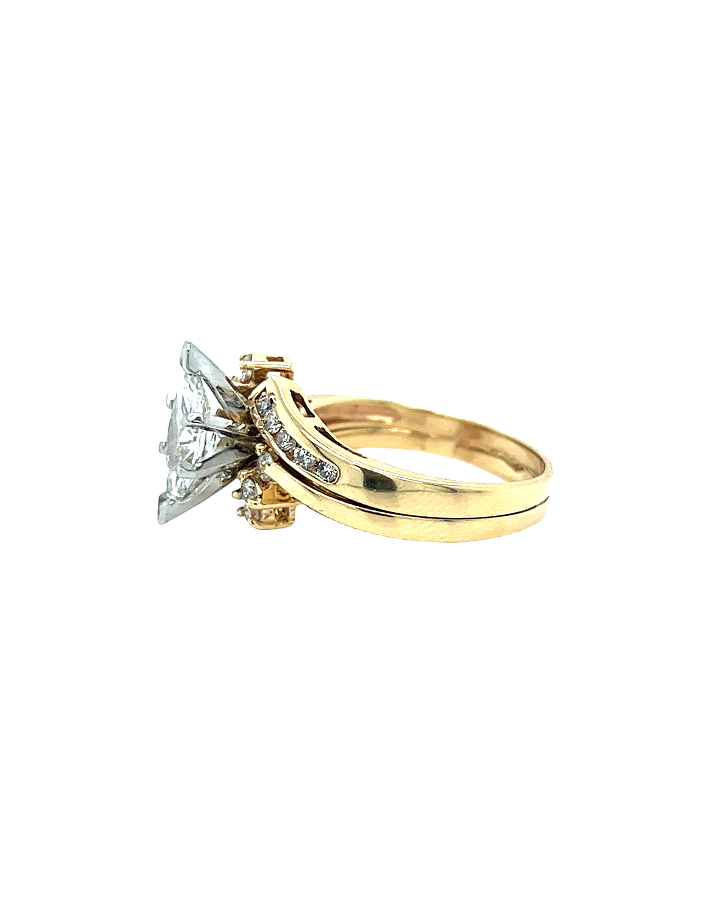14KT YELLOW GOLD MARQUISE DIAMOND ENGAGEMENT RING
