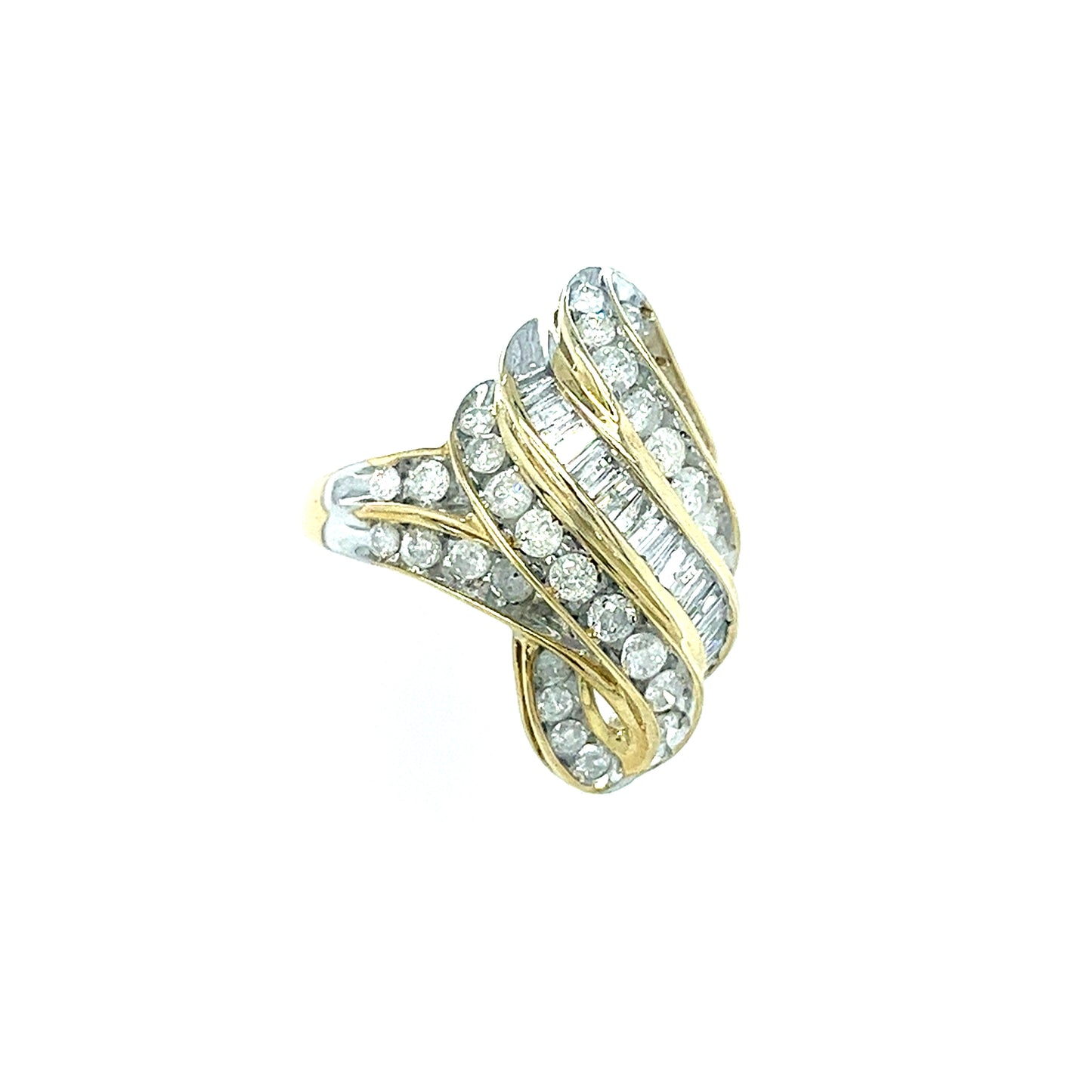 10KT YELLOW GOLD ROUND AND BAGUETTE DIAMOND LADIES RING