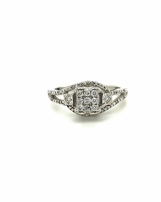 10KT WHITE GOLD DIAMOND CLUSTER LADIES RING