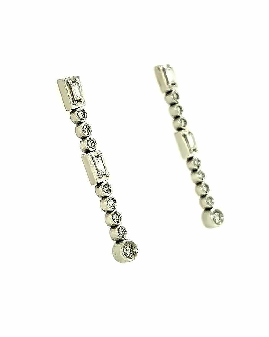 18KT WHITE GOLD DIAMOND EARRINGS DROP STYLE