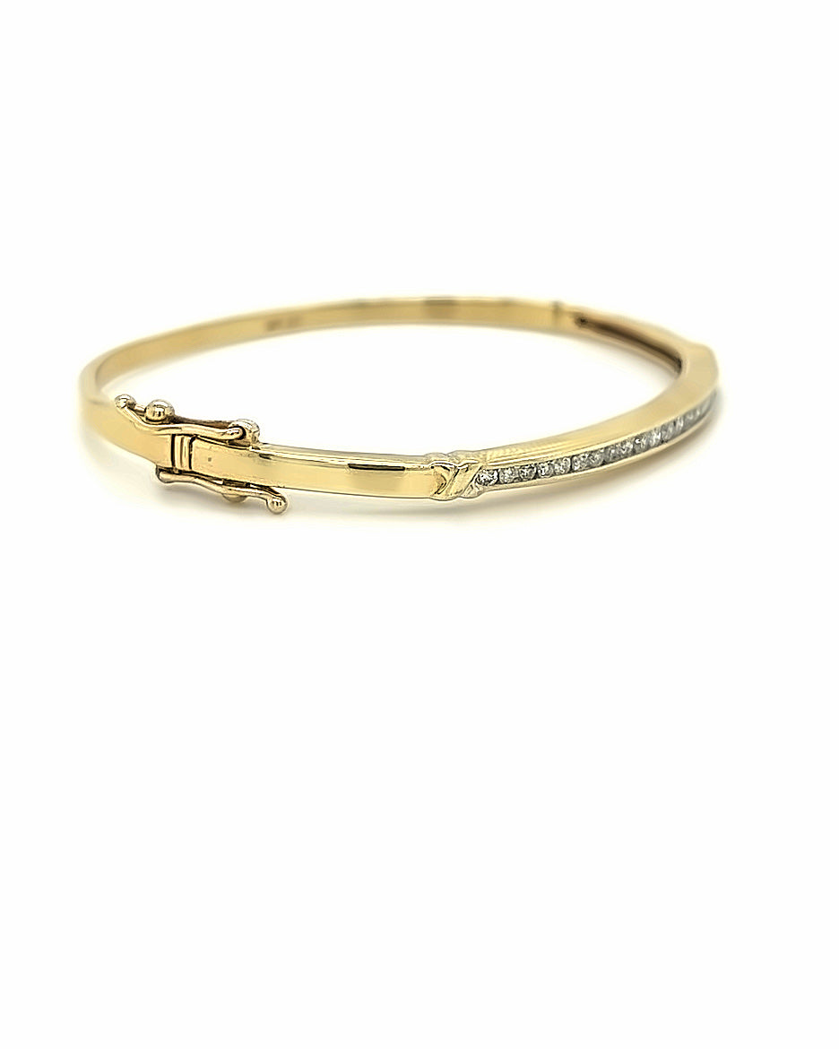 14KT YELLOW GOLD DAINTY BRILLIANT DIAMOND BANGLE