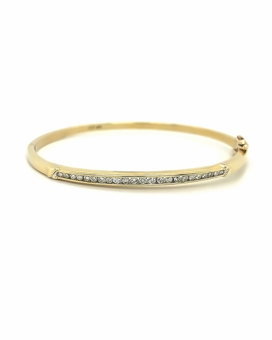 14KT YELLOW GOLD DAINTY BRILLIANT DIAMOND BANGLE