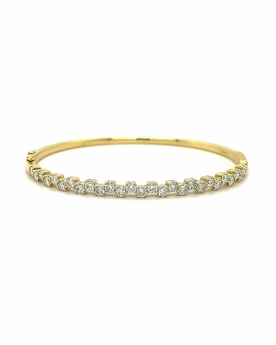 18KT YELLOW GOLD BEAUTIFUL DIAMOND BANGLE