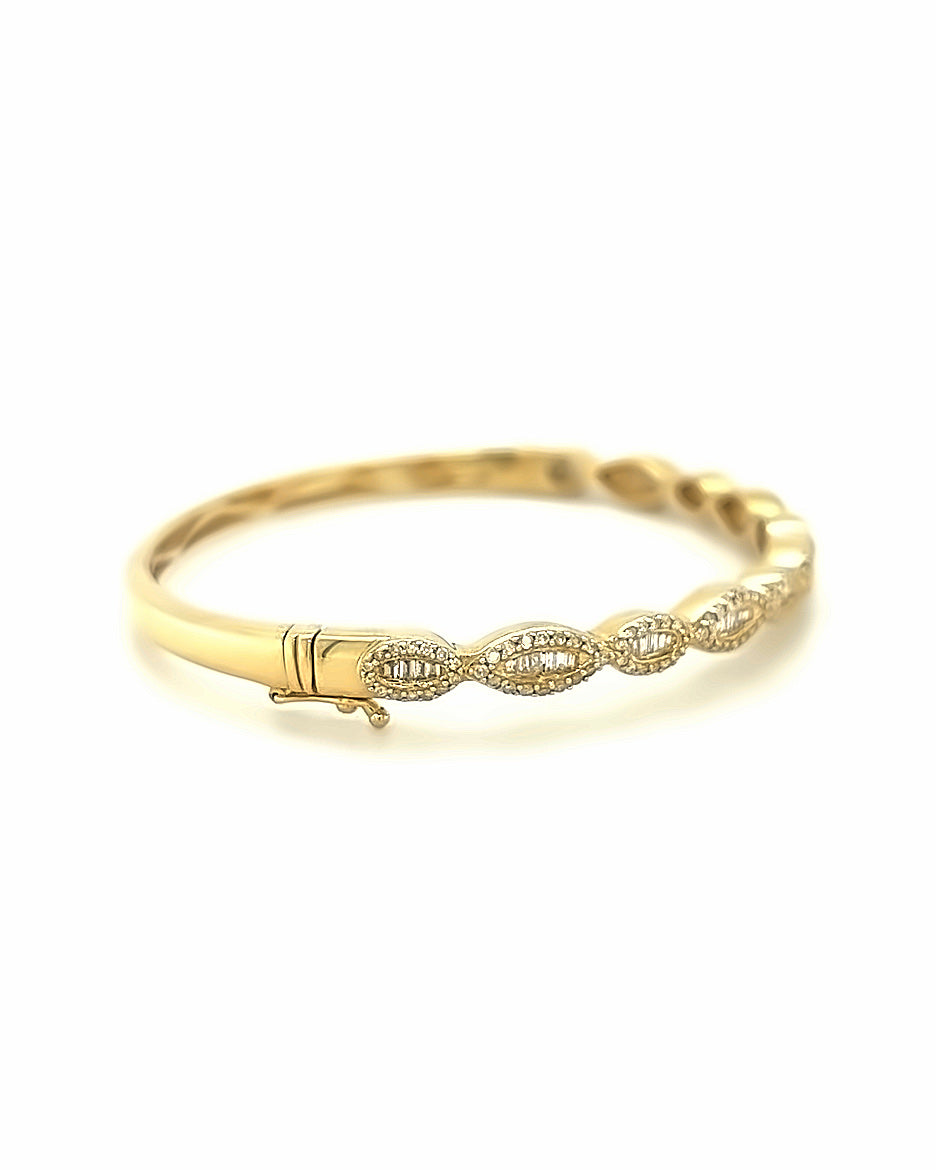 14KT YELLOW GOLD DIAMOND TWISTED BANGLE