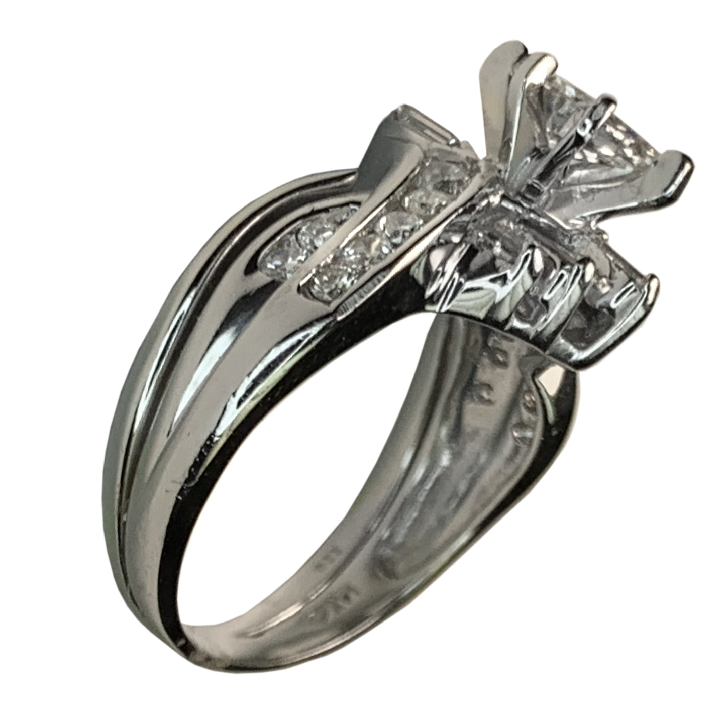 14 WHITE GOLD GORGEOUS DIAMOND RING - 1.37 CT