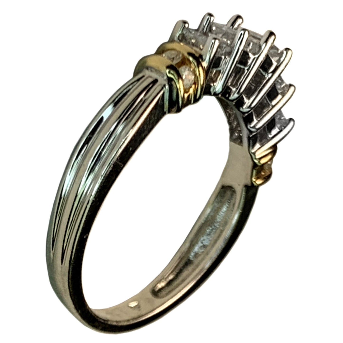 14 KT TT GOLD 5 STONES DIAMOND RING - 0.85 CT