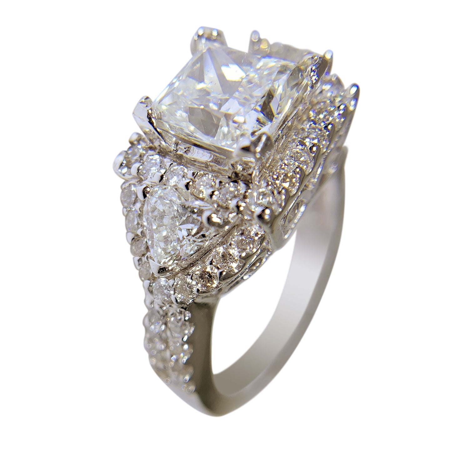 PLATINUM ANIVERSARY DIAMOND RING - 3.46 CT