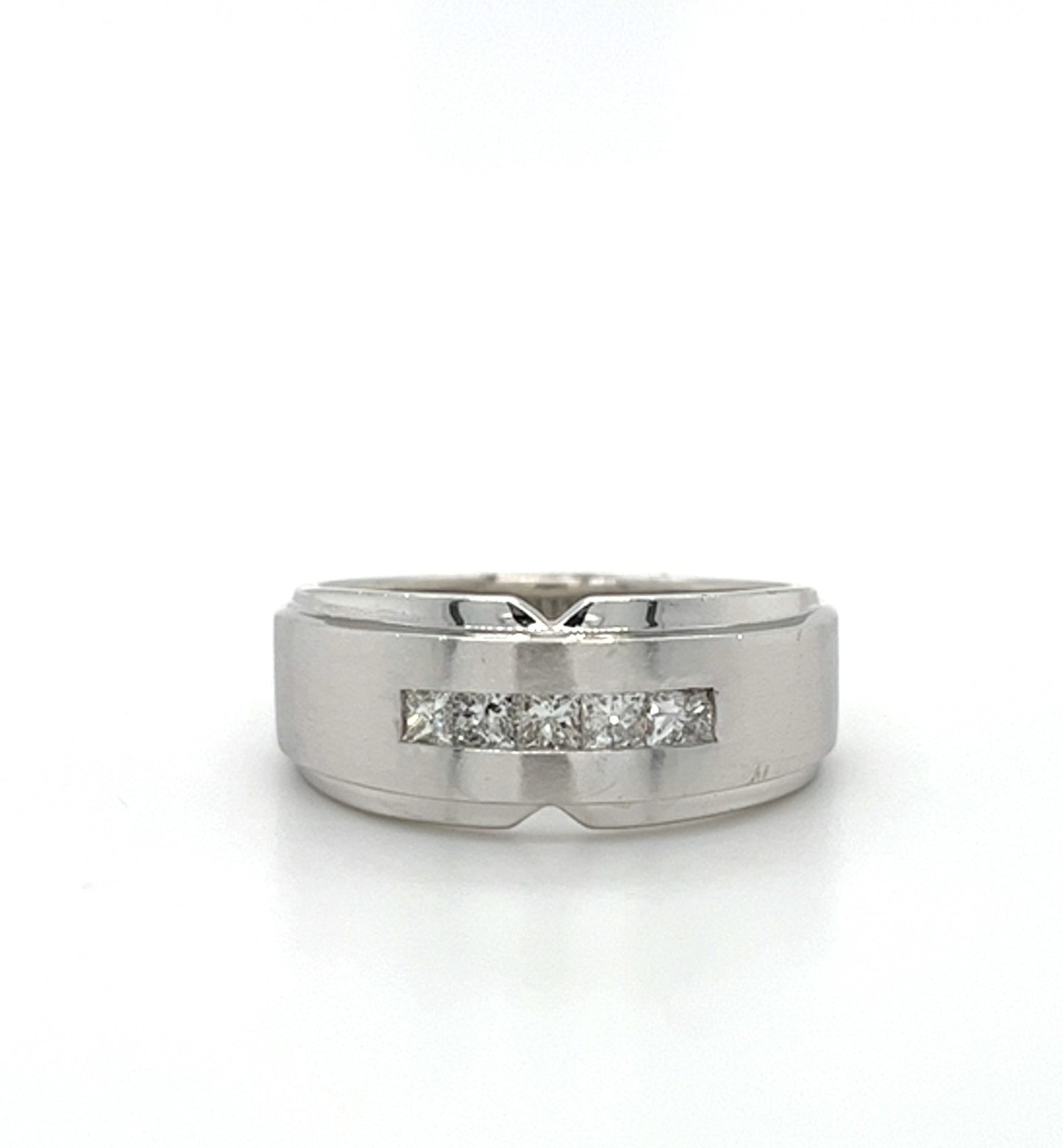 14 KT WHITE GOLD - PRINCESS CUT DIAMONDS MENS WEDDING BAND - 0.56 CT