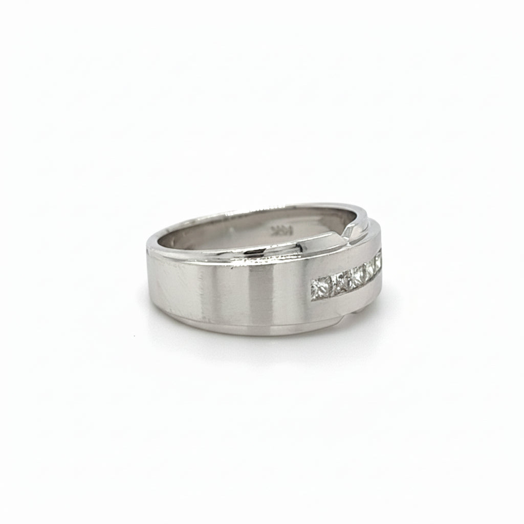 14 KT WHITE GOLD - PRINCESS CUT DIAMONDS MENS WEDDING BAND - 0.56 CT
