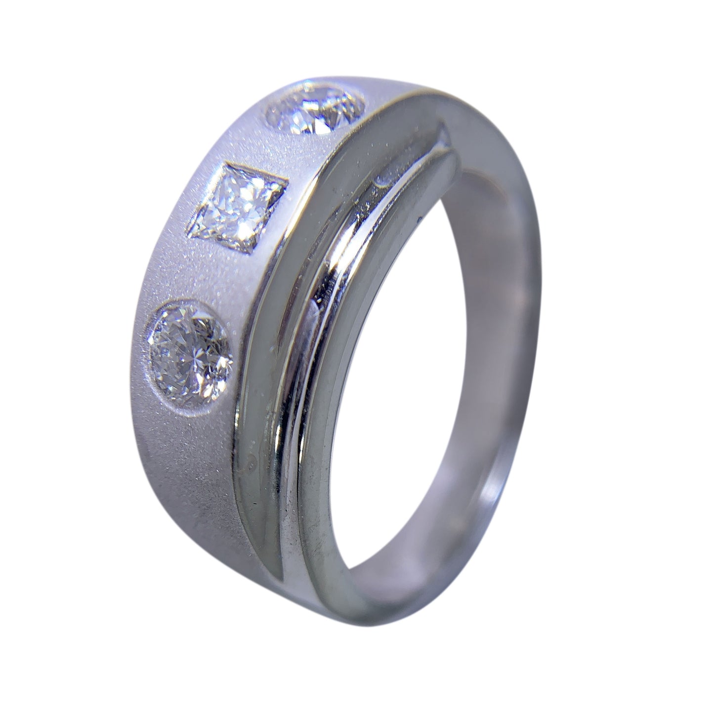 14 KT WHITE GOLD - GORGEOUS WEDDING BAND WITH ROUND AND PRINCESS DIAMONDS - 0.61 CT