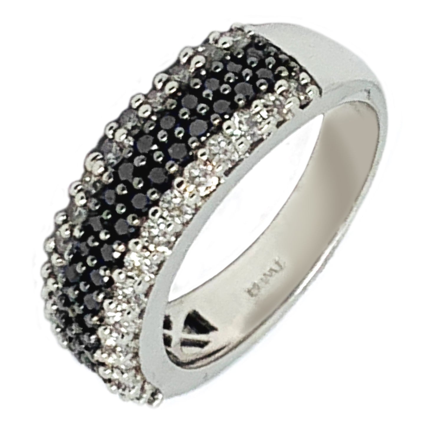 14 KT WHITE GOLD BLACK & WHITE DIAMOND RING - 1.86 CT