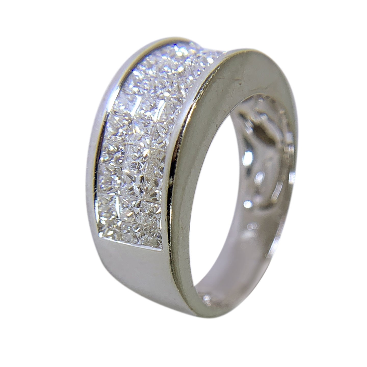 18 KT WHITE GOLD - MENS WEDDING BAND WITH PRINCESS DIAMONDS - 2.25 CT