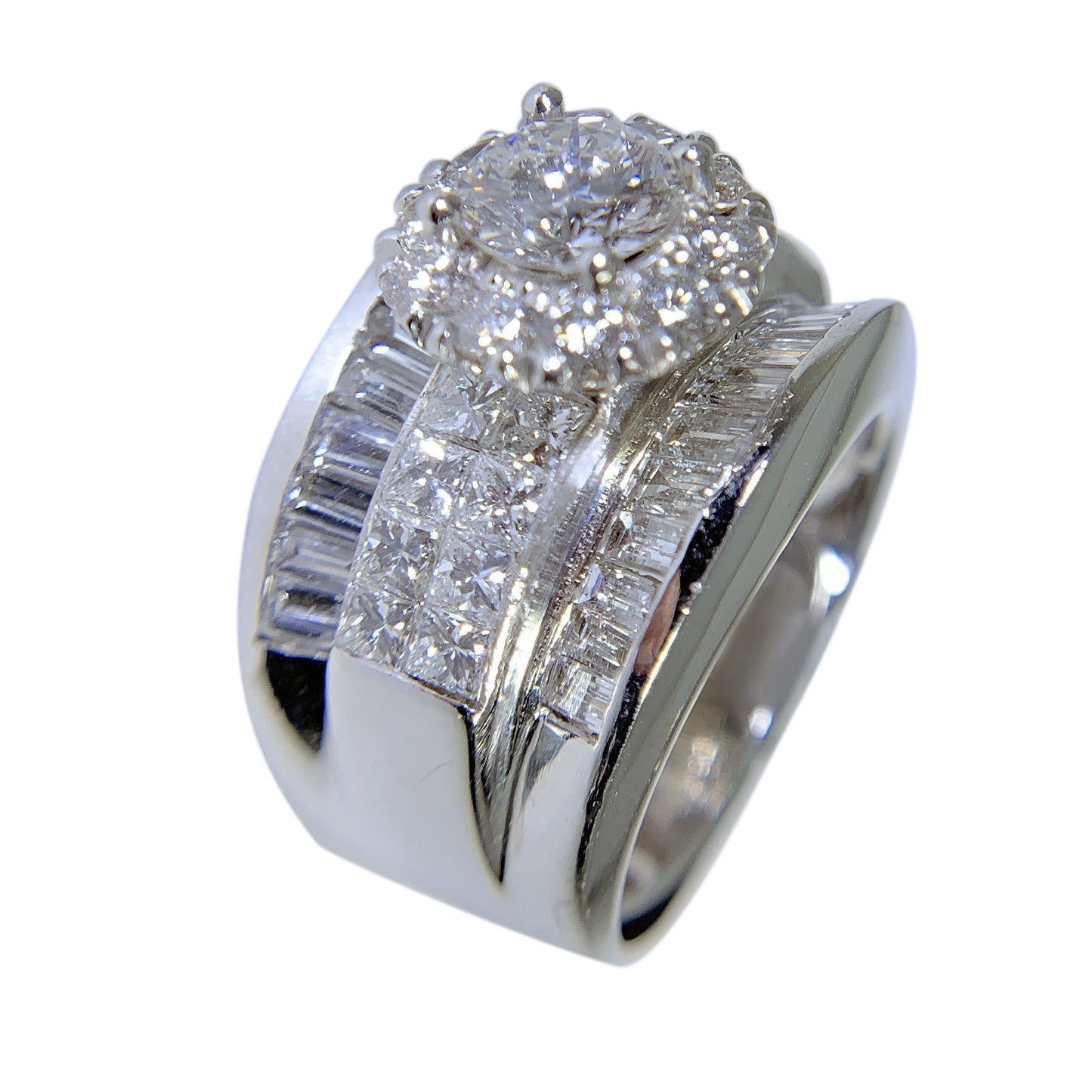 14 KT WHITE GOLD - GORGEOUS DIAMOND RING - 4.98 CT