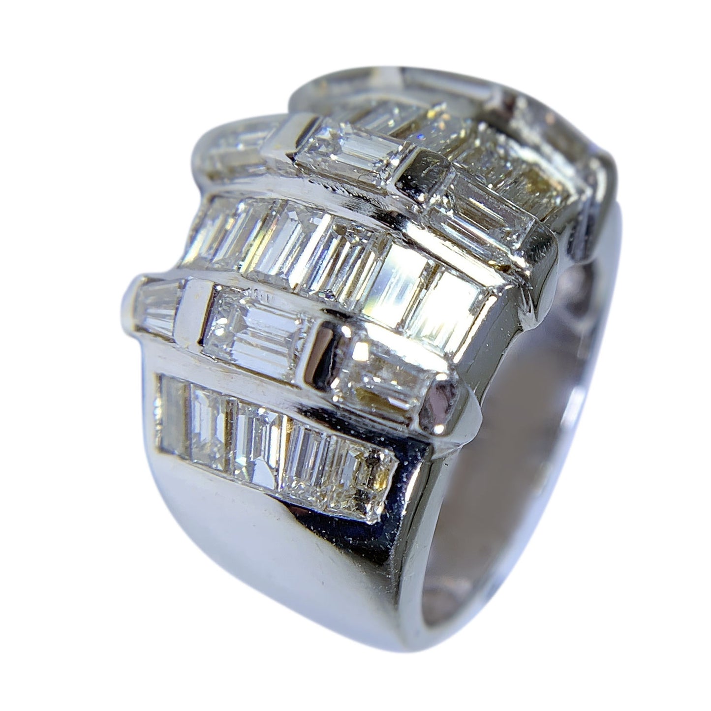 18 KT WHITE GOLD DIAMOND RING -3.28 CT
