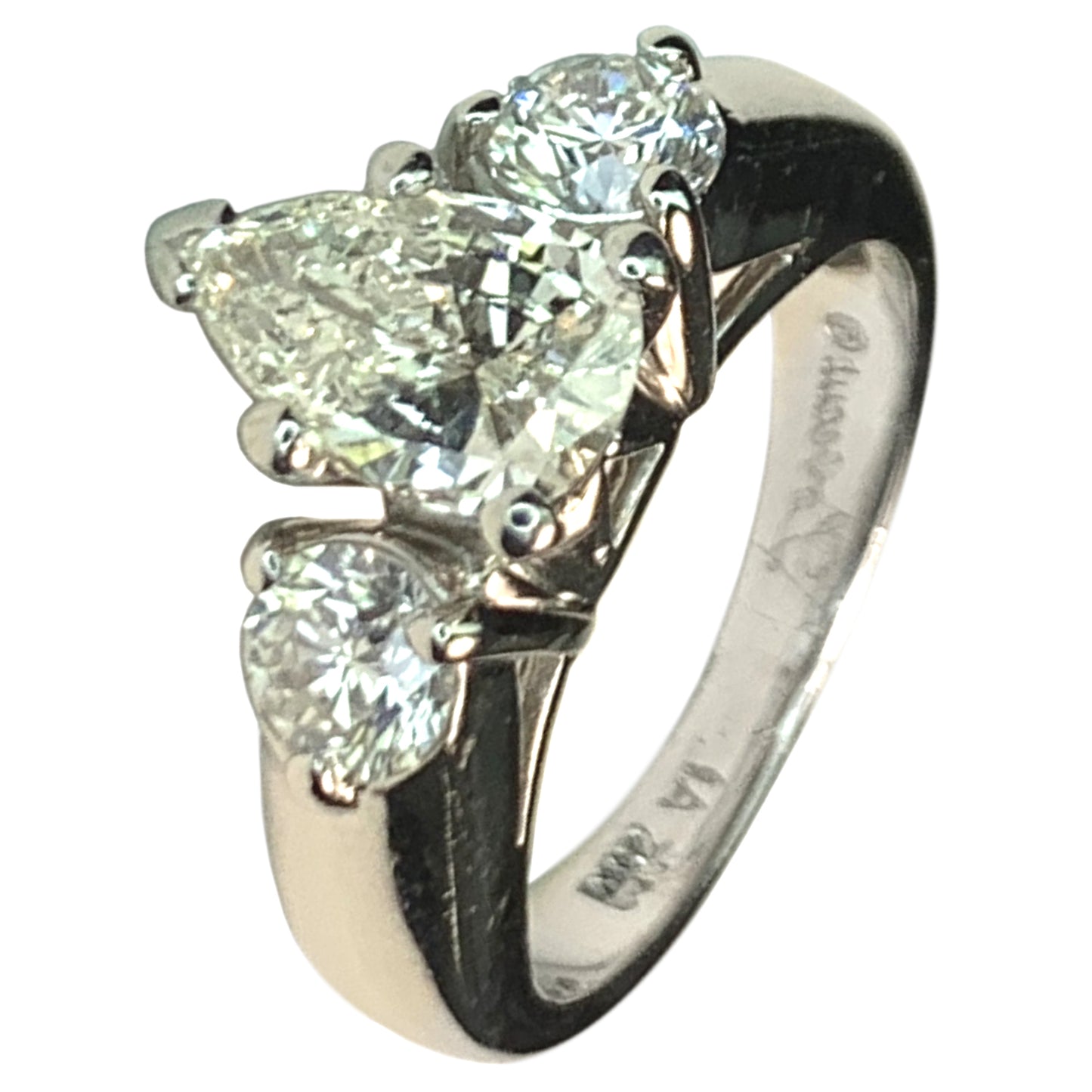 14 KT WHITE GOLD - PEAR DIAMOND RING - 1.65 CT