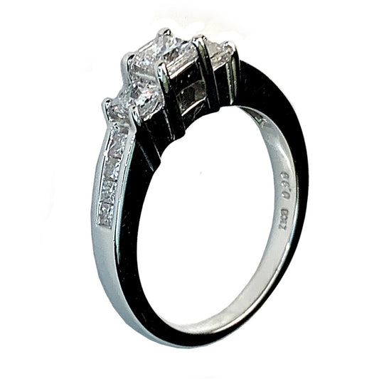 14 KT WHITE GOLD 3 STONE PRINCESS DIAMOND ENGAGEMENT RING - 1.28 CT