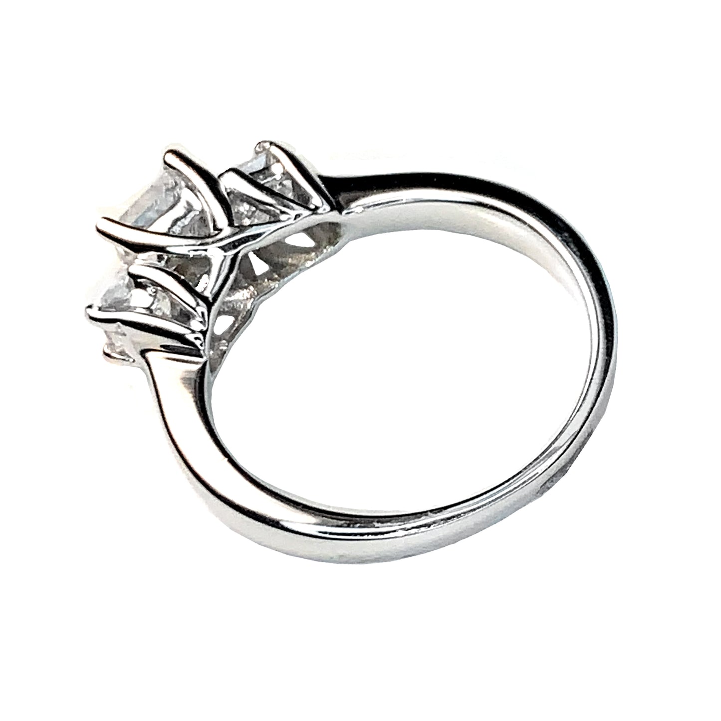 14 KT WHITE GOLD PRINCESS DIAMONDS ENGAGEMENT RING - 1.02 CT