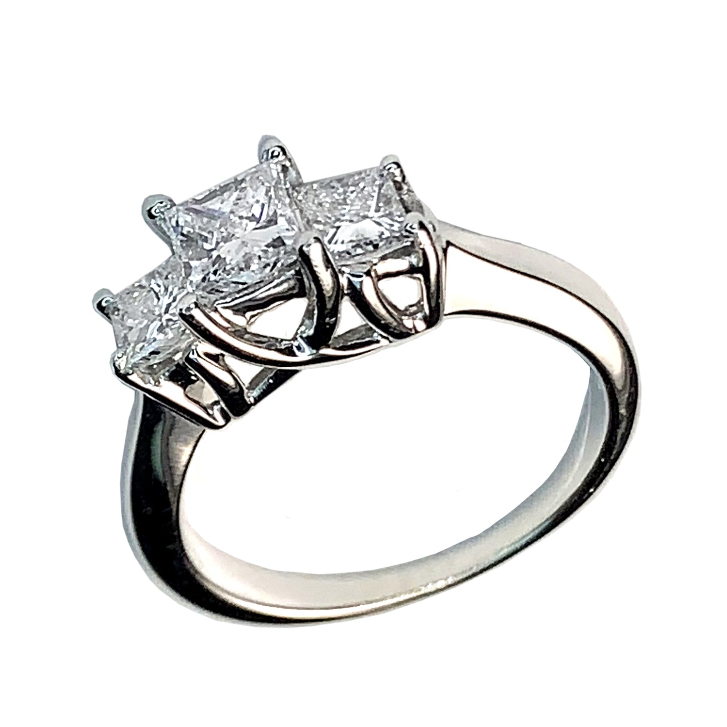 14 KT WHITE GOLD PRINCESS DIAMONDS ENGAGEMENT RING - 1.02 CT