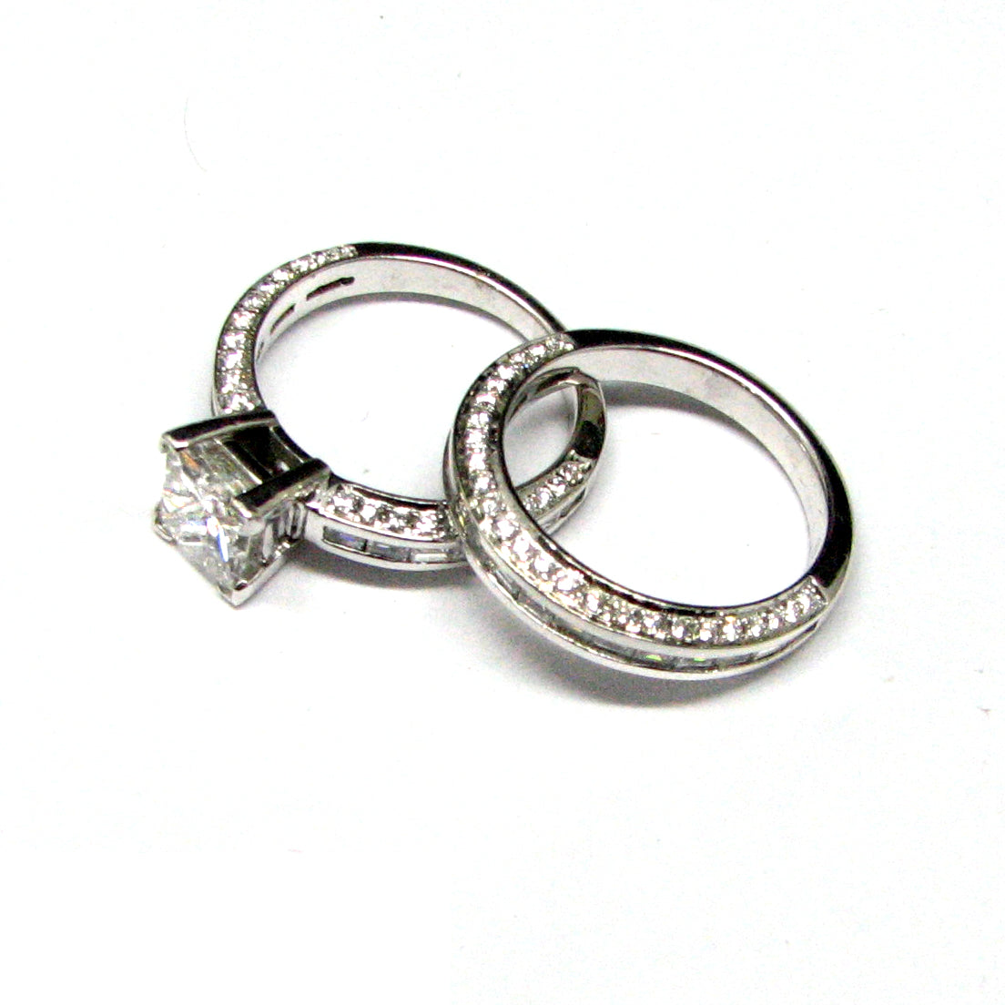 18 WHITE GOLD - ENGAGEMENT RING AND WEDDING BAND SET - 2.85 CT