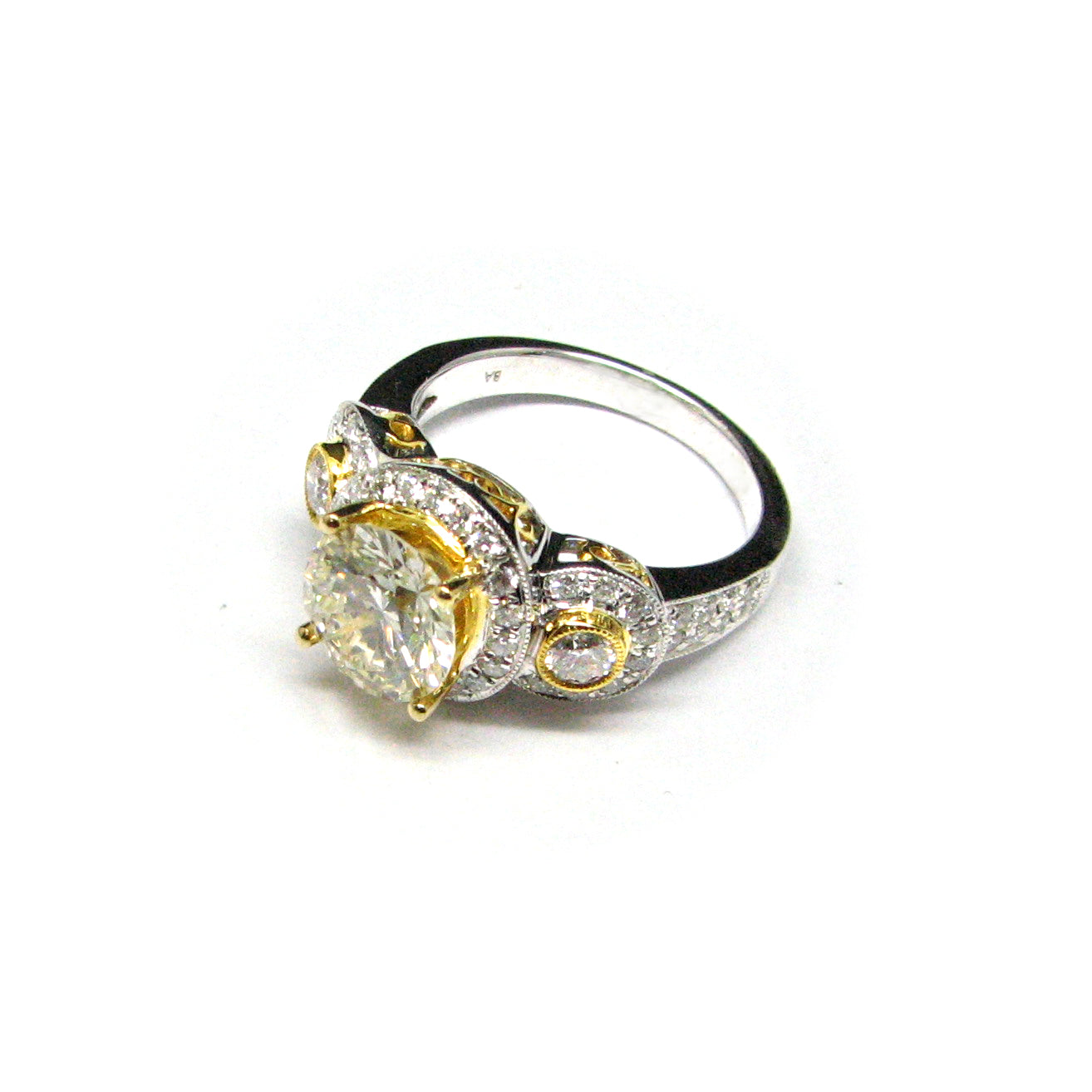 18 TT GOLD - GORGEOUS ROUND DIAMOND RING - 3.39 CT