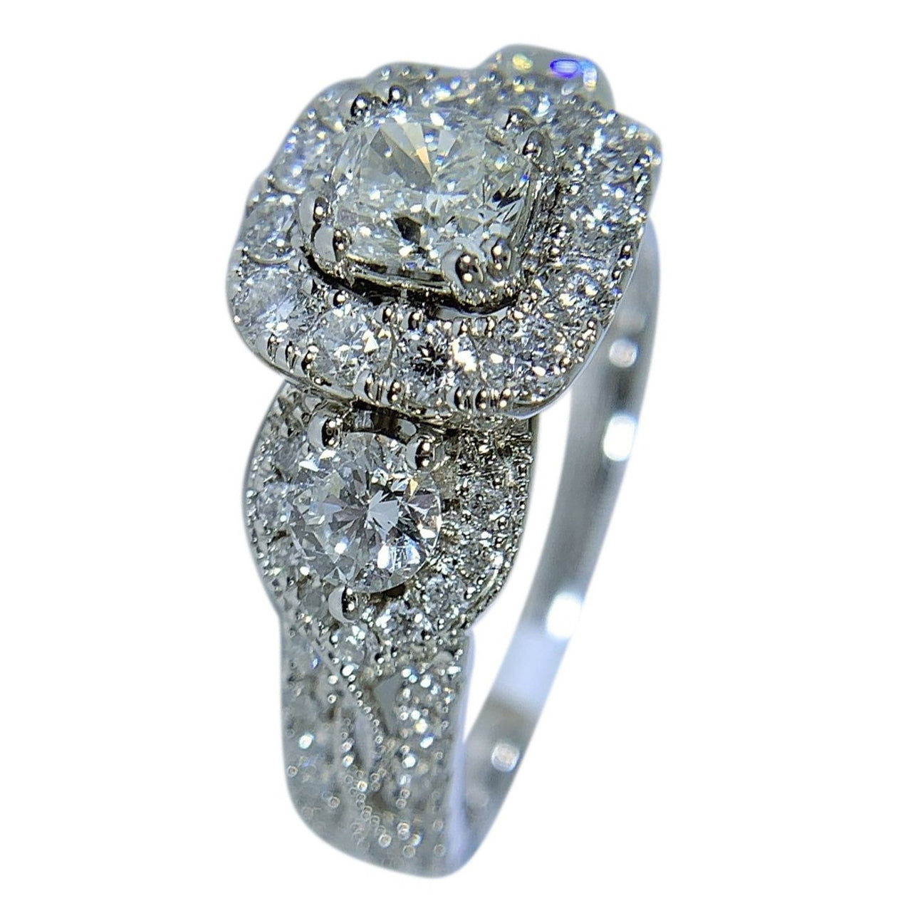 14 KT WHITE GOLD WOMENS RING - 1.96 CT