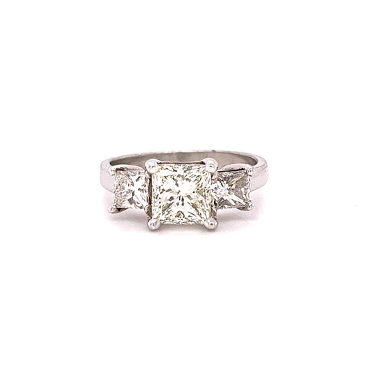 PLATINUM - PRINCESS 3 STONES DIAMONDS RING - 3CT