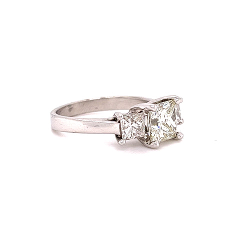 PLATINUM - PRINCESS 3 STONES DIAMONDS RING - 3CT