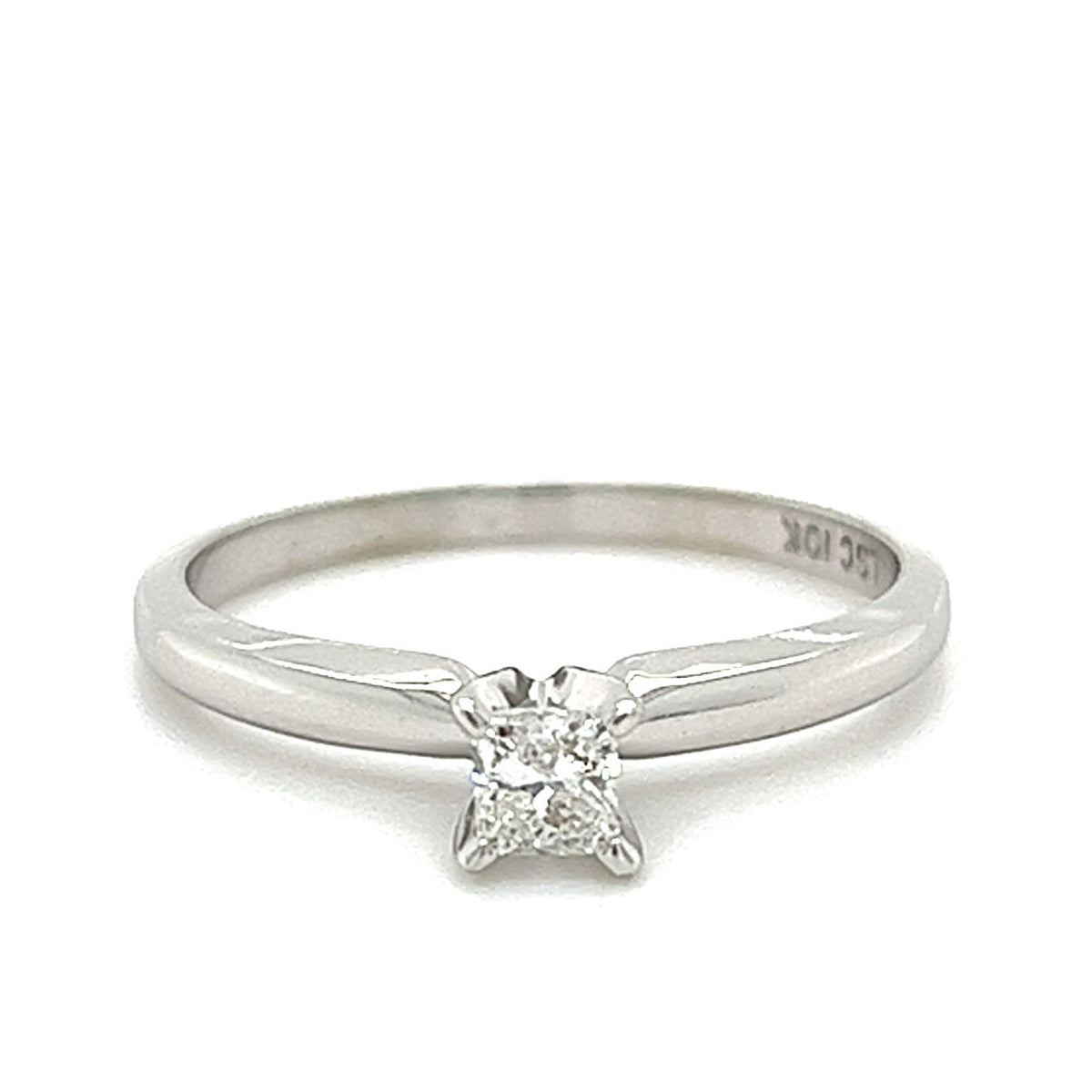 10KT WHITE GOLD SOLITAIRE DIAMOND ENGAGEMENT RING