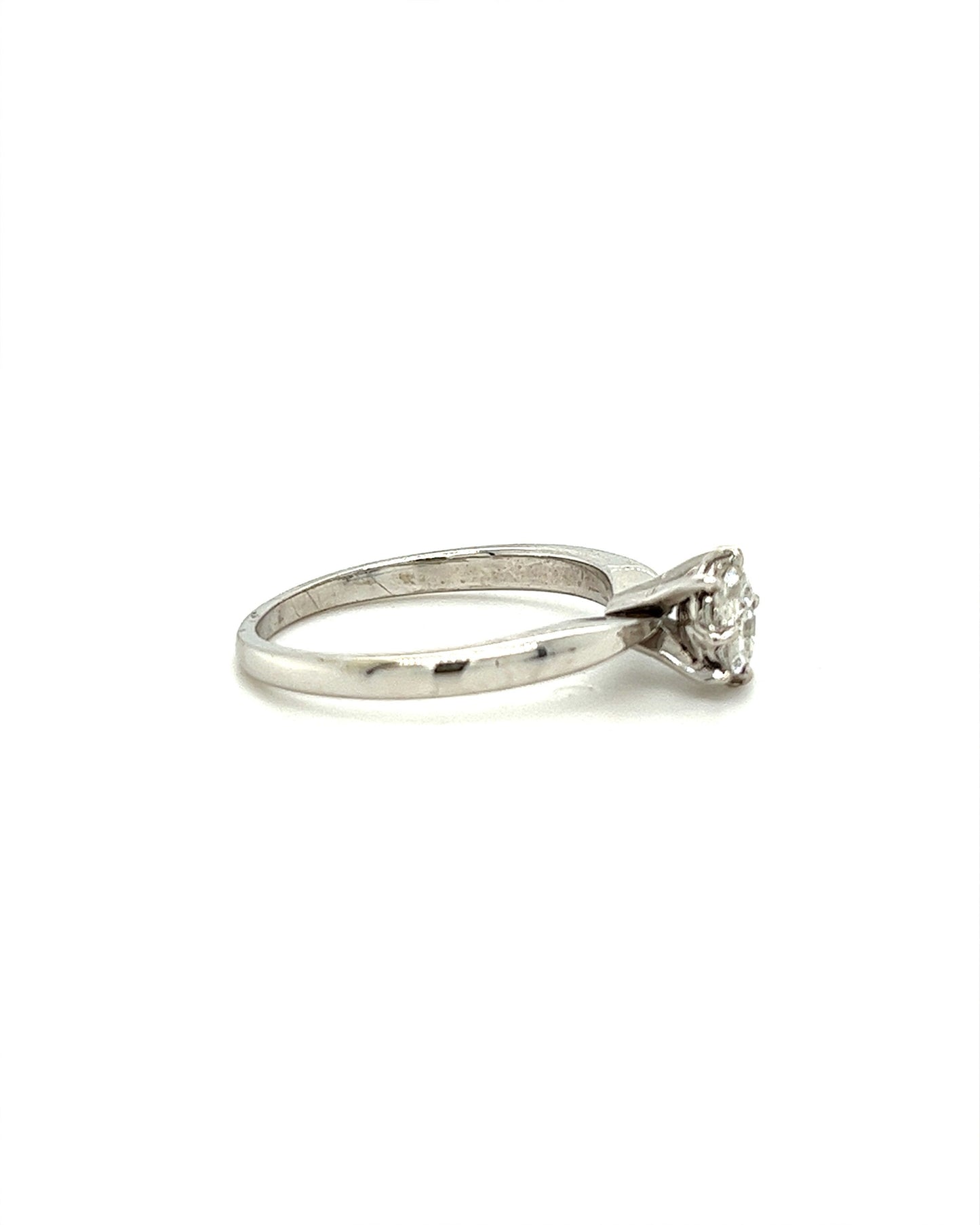 PLATINUM SOLITAIRE ROUND DIAMOND ENGAGEMENT RING