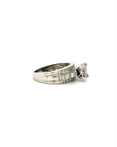 10KT WHITE GOLD DIAMOND ENGAGEMENT RING