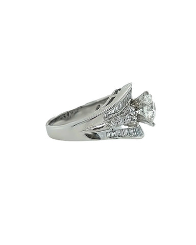 18KT WHITE GOLD ROUND AND BAGUETTE ENGAGEMENT RING