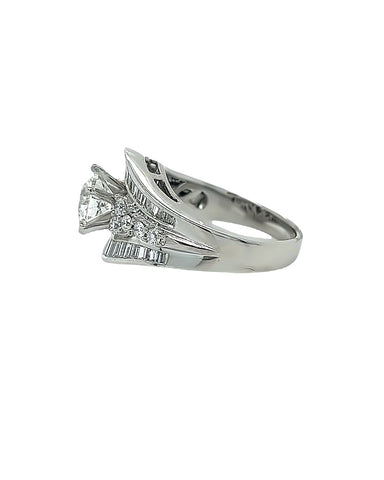 18KT WHITE GOLD ROUND AND BAGUETTE ENGAGEMENT RING