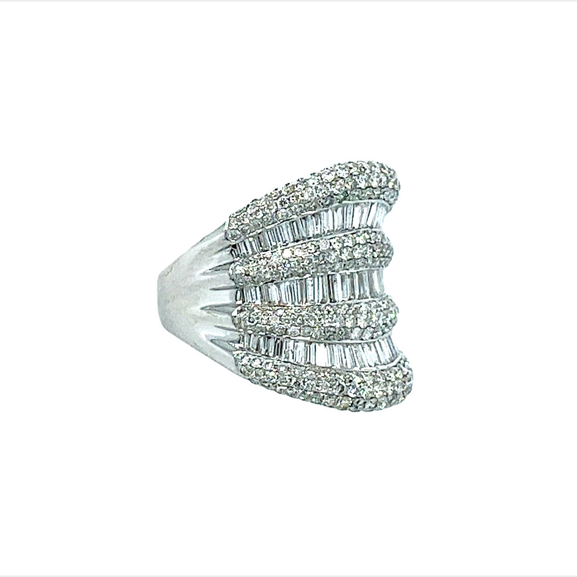 18KT WHITE GOLD FANCY BRILLIANT ROUND AND BAGUETTE DIAMOND BAND