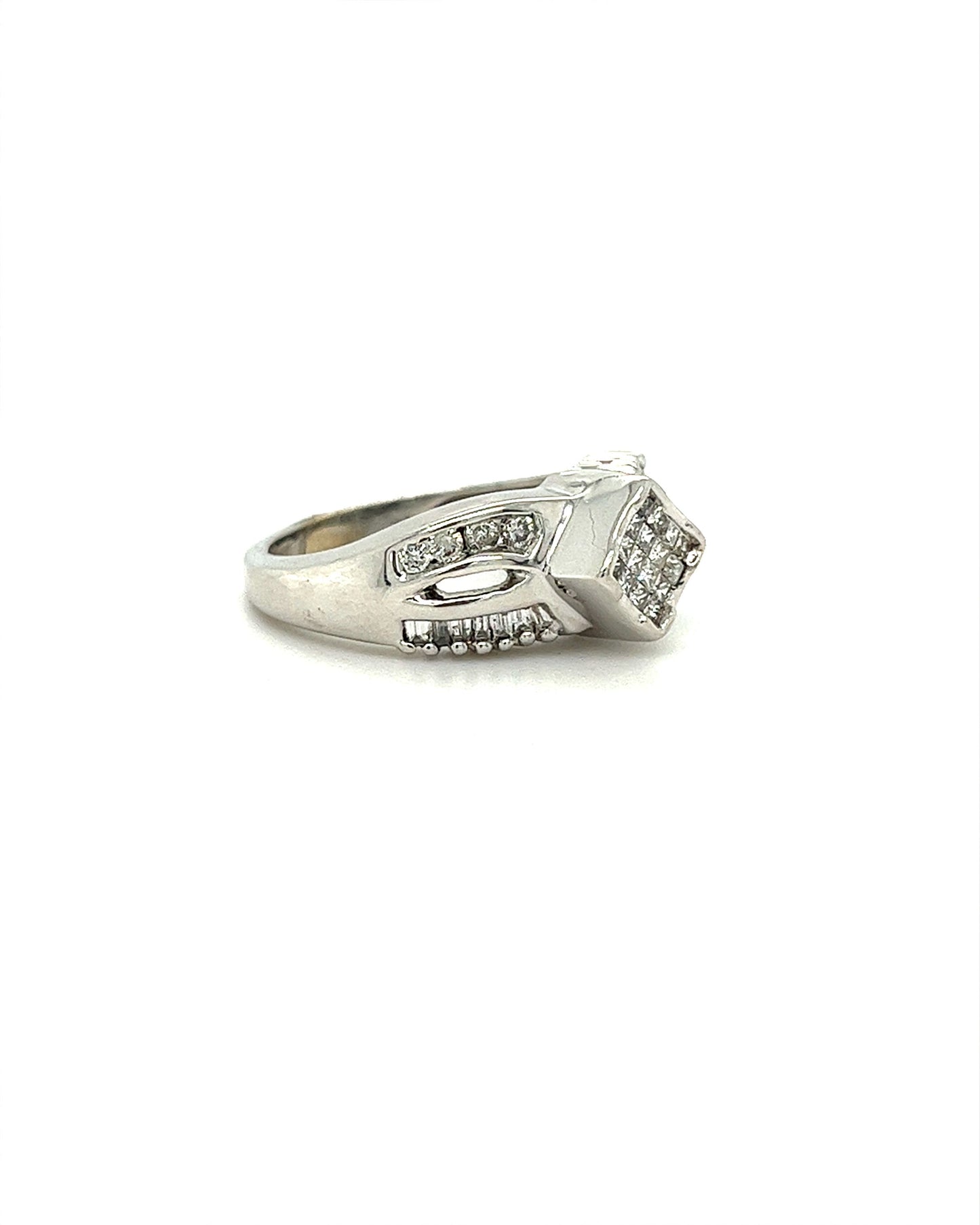 14KT WHITE GOLD DIAMOND ENGAGEMENT RING