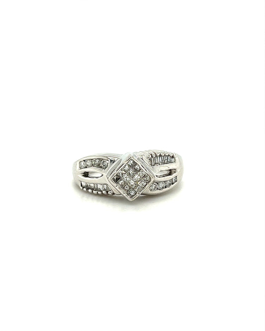 14KT WHITE GOLD DIAMOND ENGAGEMENT RING