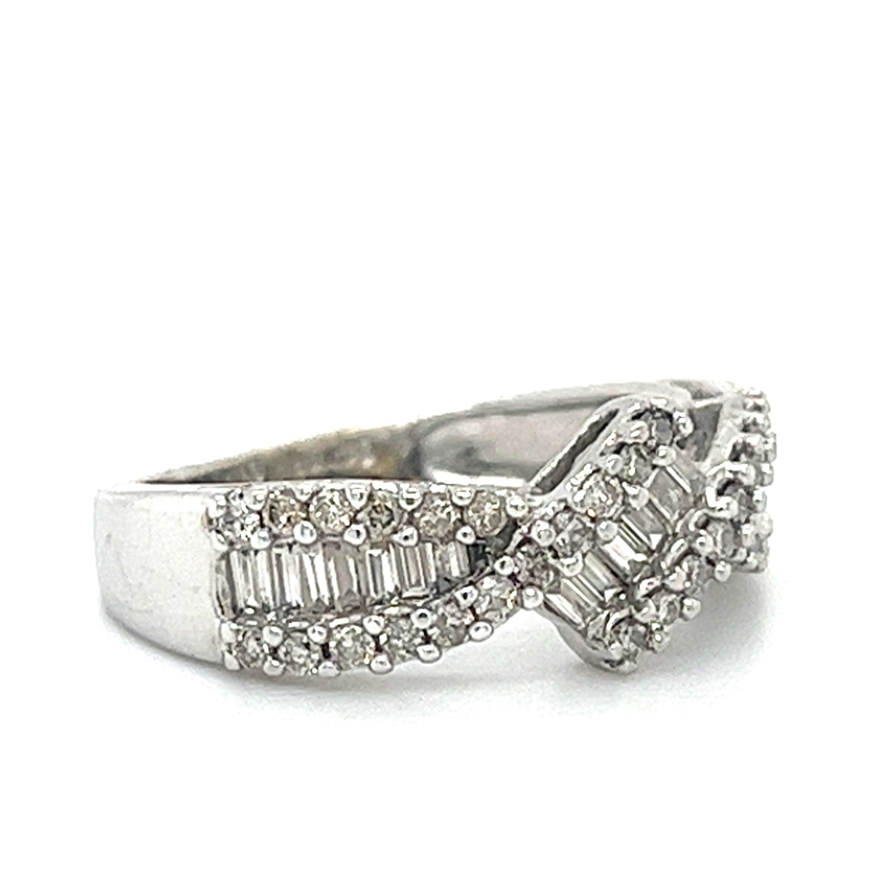 14KT WHITE GOLD ROUND AND BAGUETTE DIAMONDS LADIES BAND