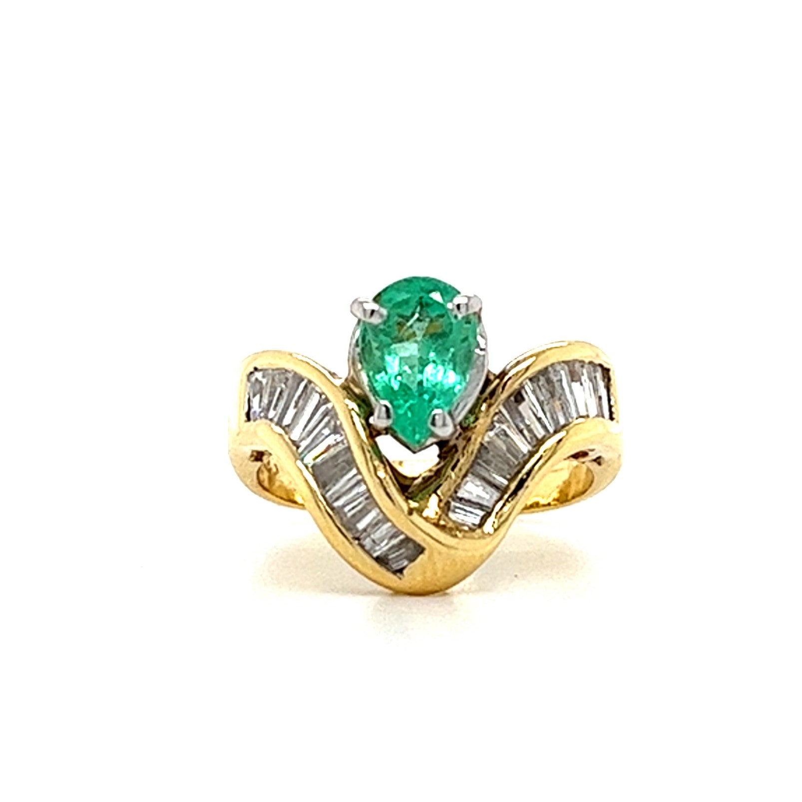 18KT YELLOW GOLD EMERALD AND DIAMONDS LADIES RING