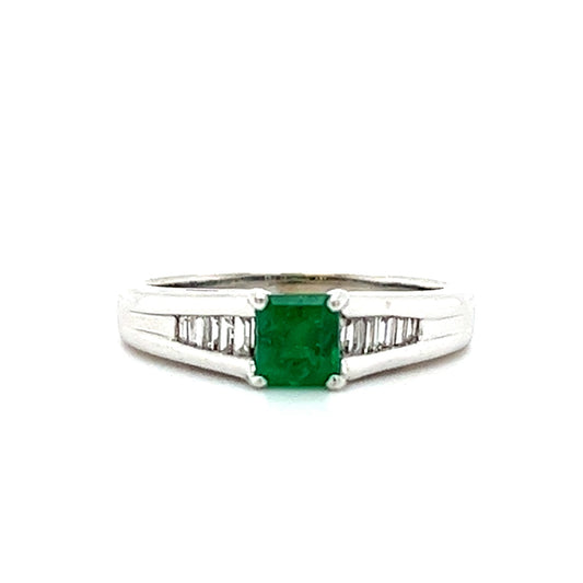 18KT WHITE GOLD EMERALD AND DIAMOND BAGUETTES LADIES RING