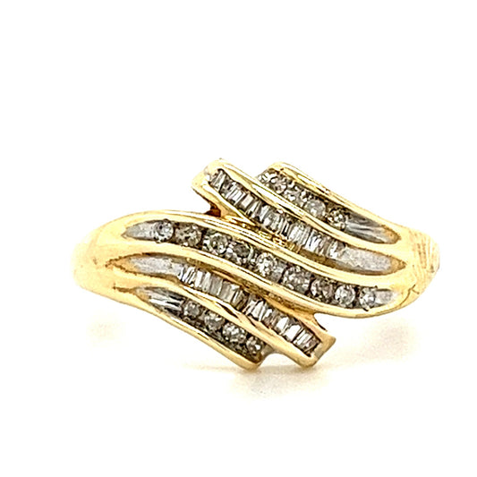 10KT YELLOW GOLD AND DIAMOND LADIES RING