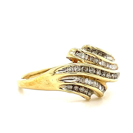 10KT YELLOW GOLD AND DIAMOND LADIES RING